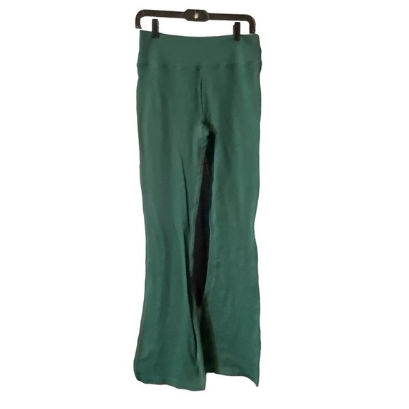 Green athletic leggings- no brand SZ large no pockets, ribbed, flare leg - Picture 1 of 7